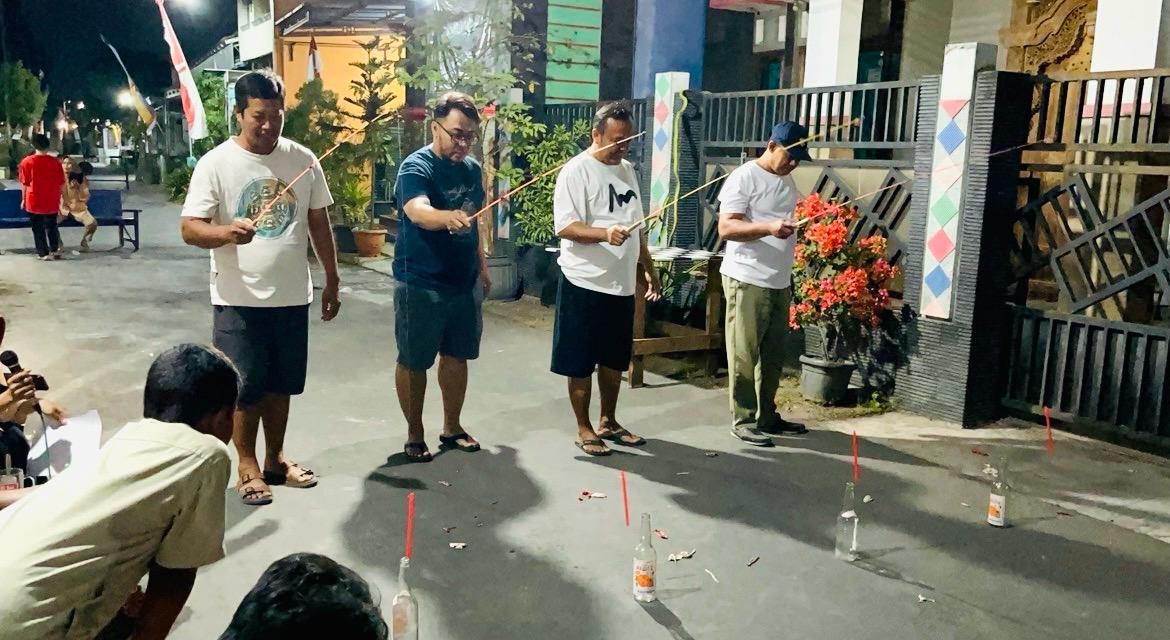 Memasukkan sedotan dengan cara mancing-1