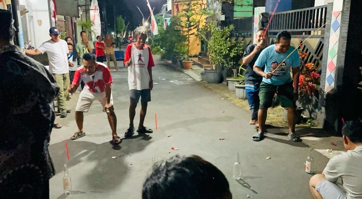 Memasukkan sedotan dengan cara mancing-2